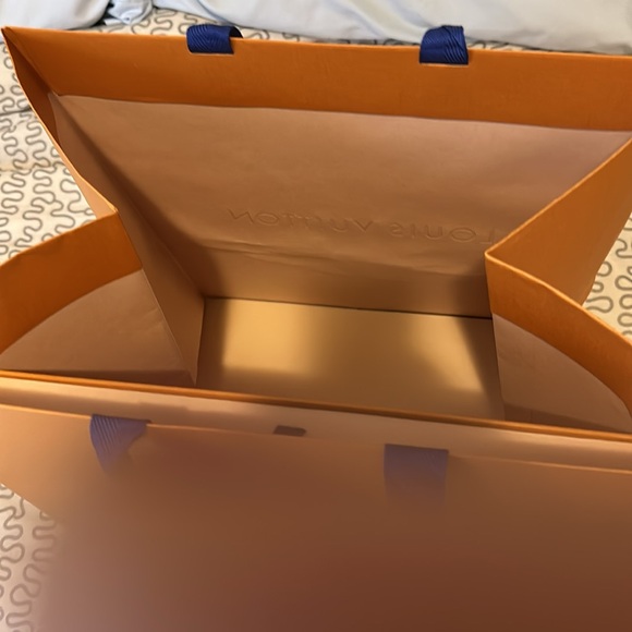 Louis Vuitton empty box with shopping bag - Picture 6 of 6